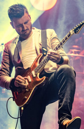 GREAT STRAITS: THE GREAT SONGS OF DIRE STRAITS